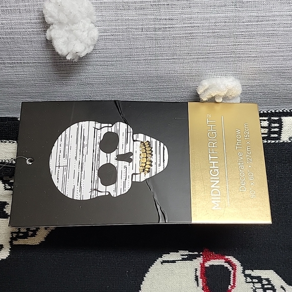 NWT Midnight Fright Cat Eye Glasses Skull Blanket Throw hanger not included - Picture 2 of 8